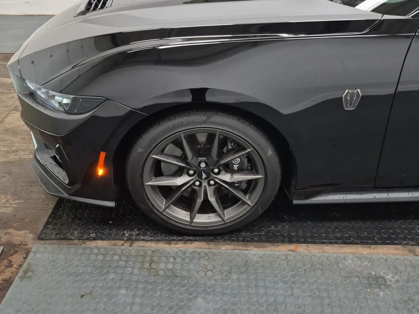 Front driver wheel/tire photo