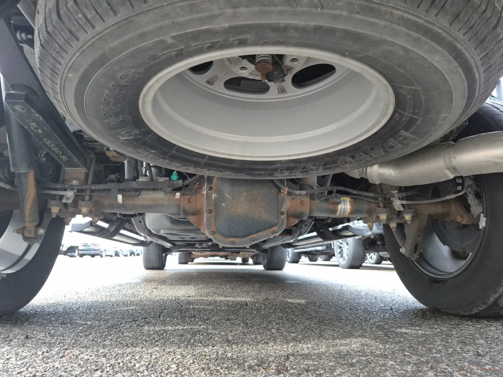 Undercarriage - Rear Photo
