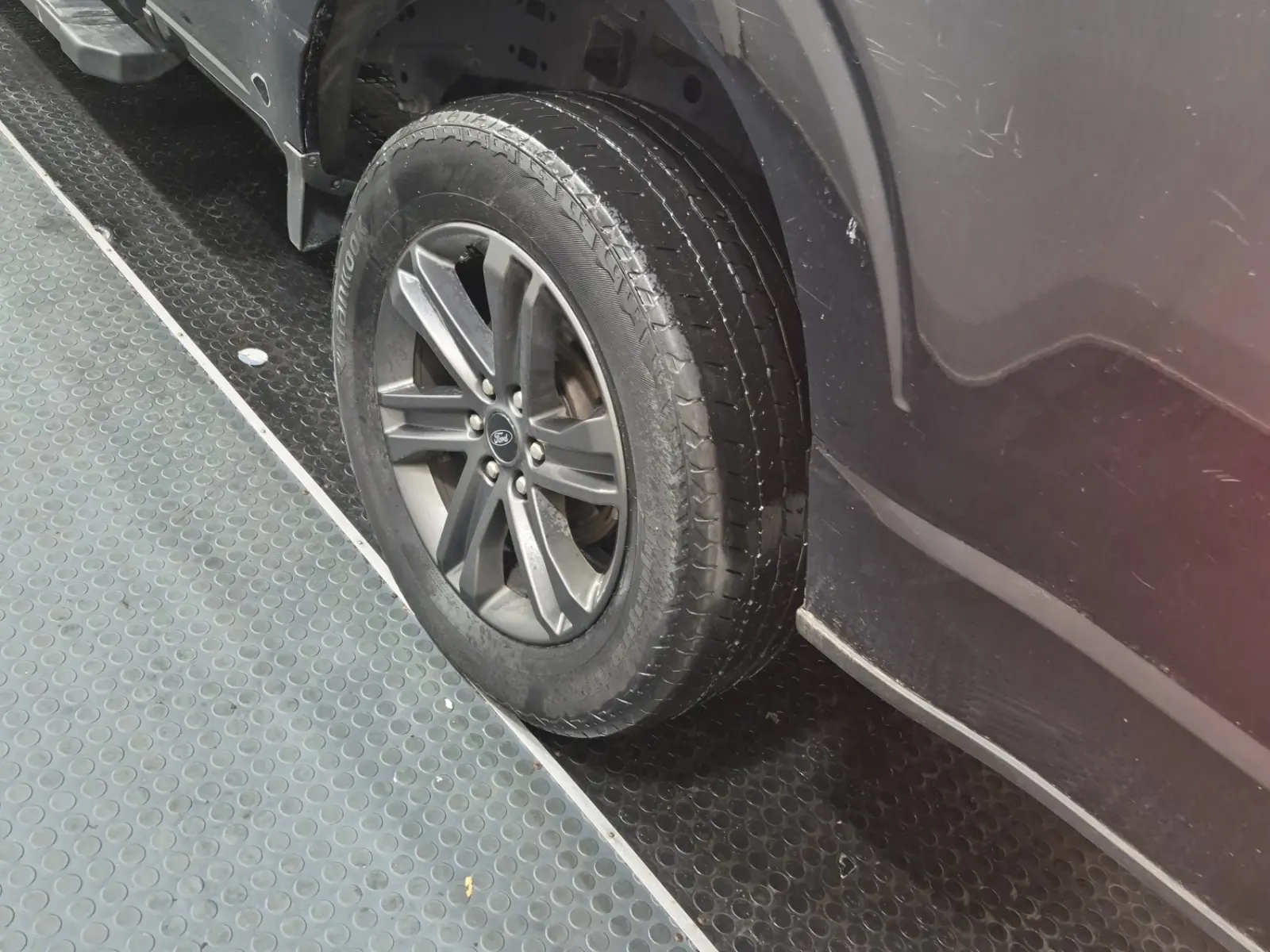 Left Rear Wheel/Tire Photo