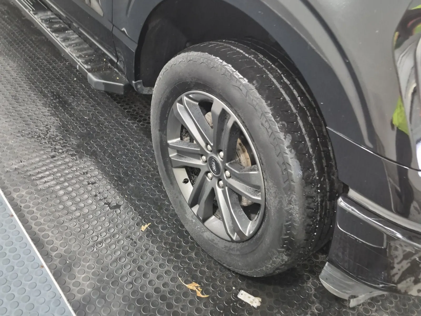 Right Front Wheel/Tire Photo