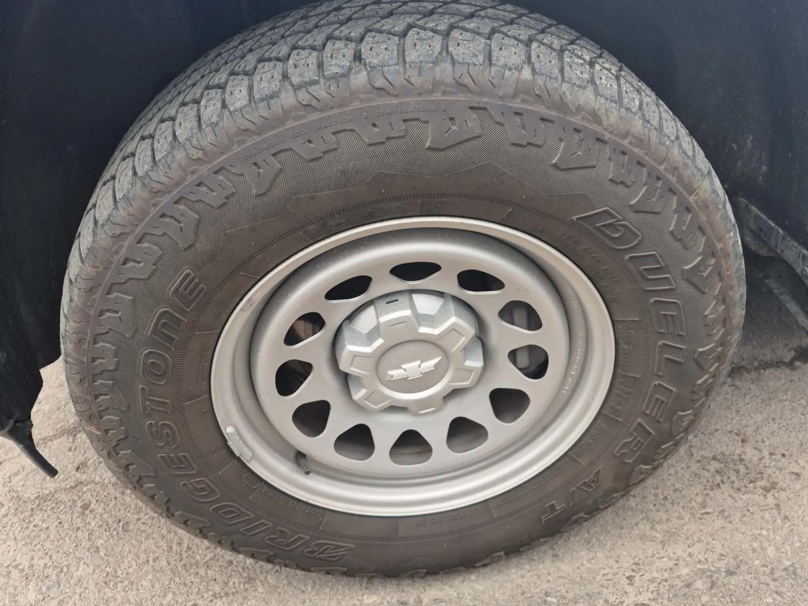 Front driver wheel/tire photo