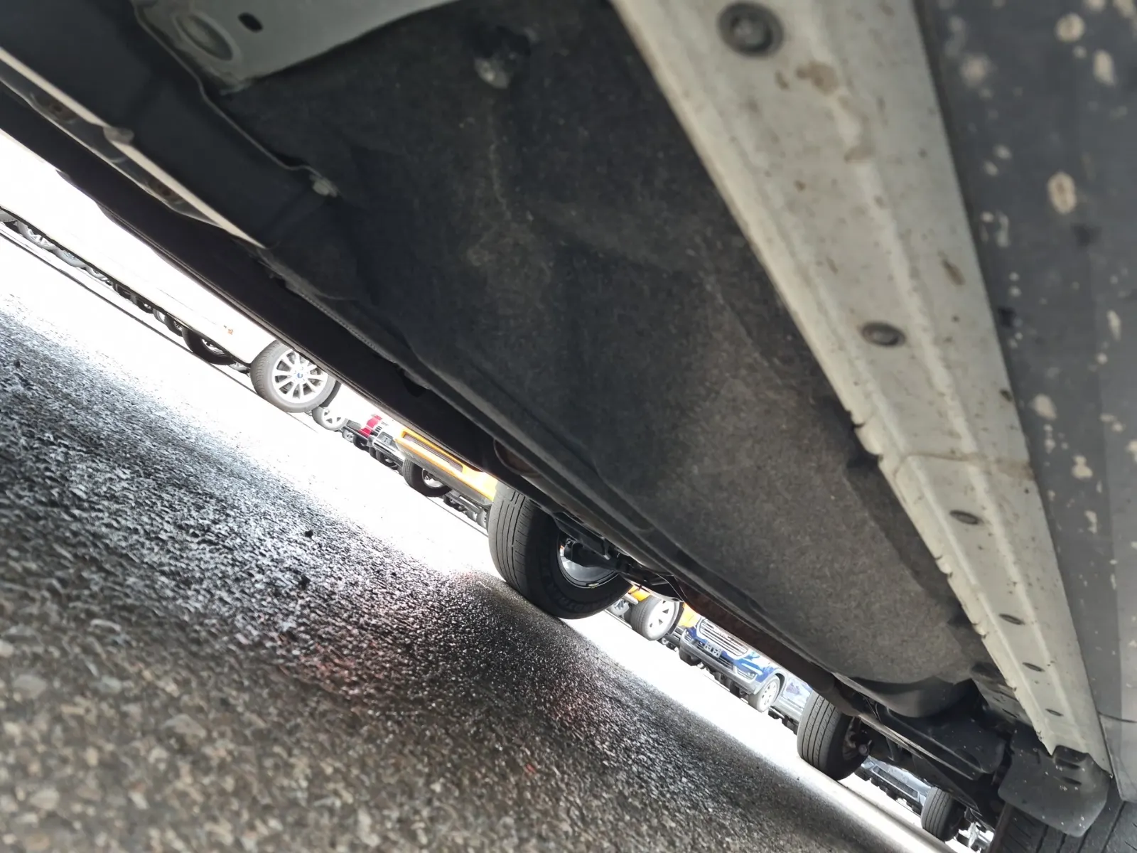 Undercarriage - Driver Photo
