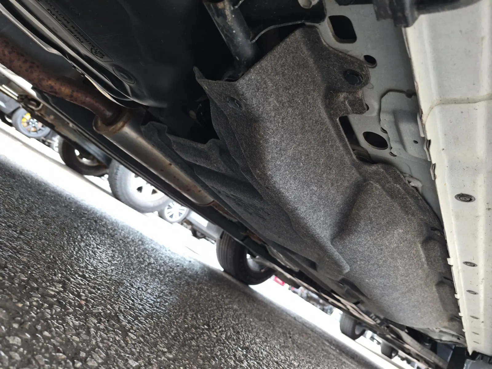 Undercarriage - Passenger Photo