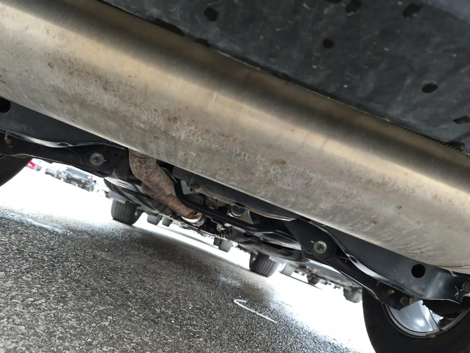 Undercarriage - Rear Photo