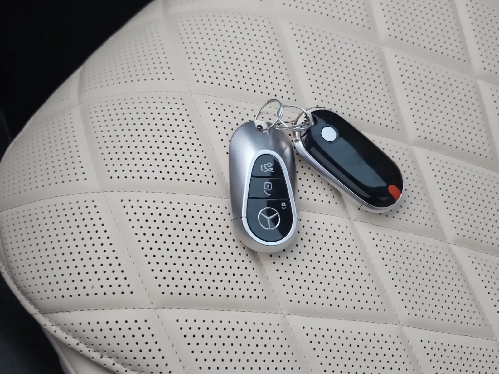 Keys/Fobs/Manual Photo