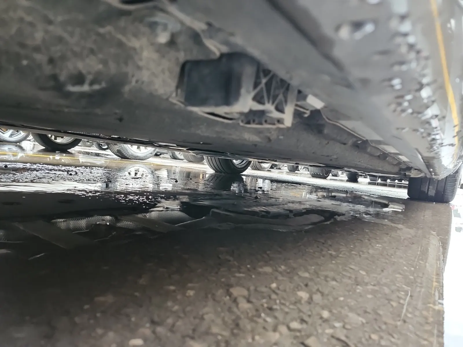 Undercarriage - Passenger Photo