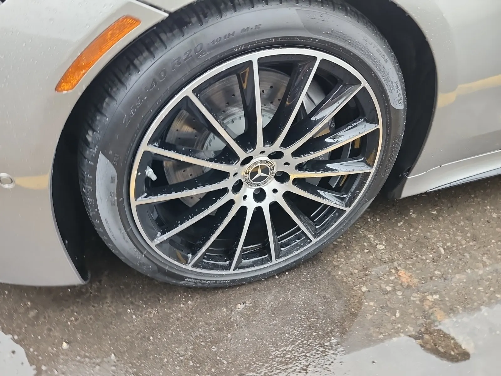 Front driver wheel/tire photo