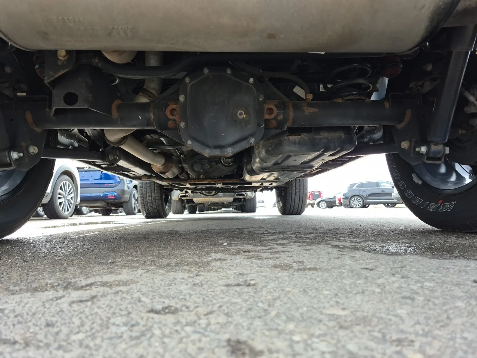Undercarriage - Rear Photo