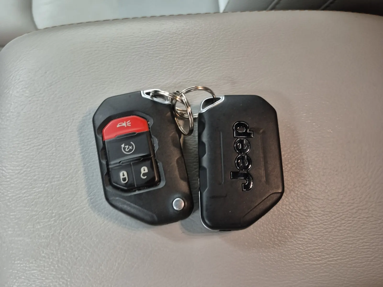Keys/Fobs/Manual Photo