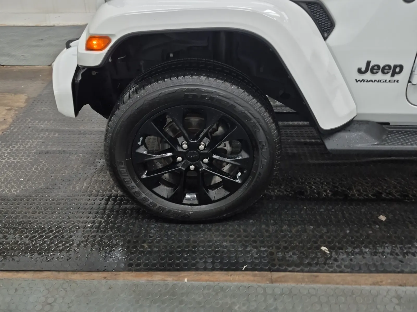 Front driver wheel/tire photo