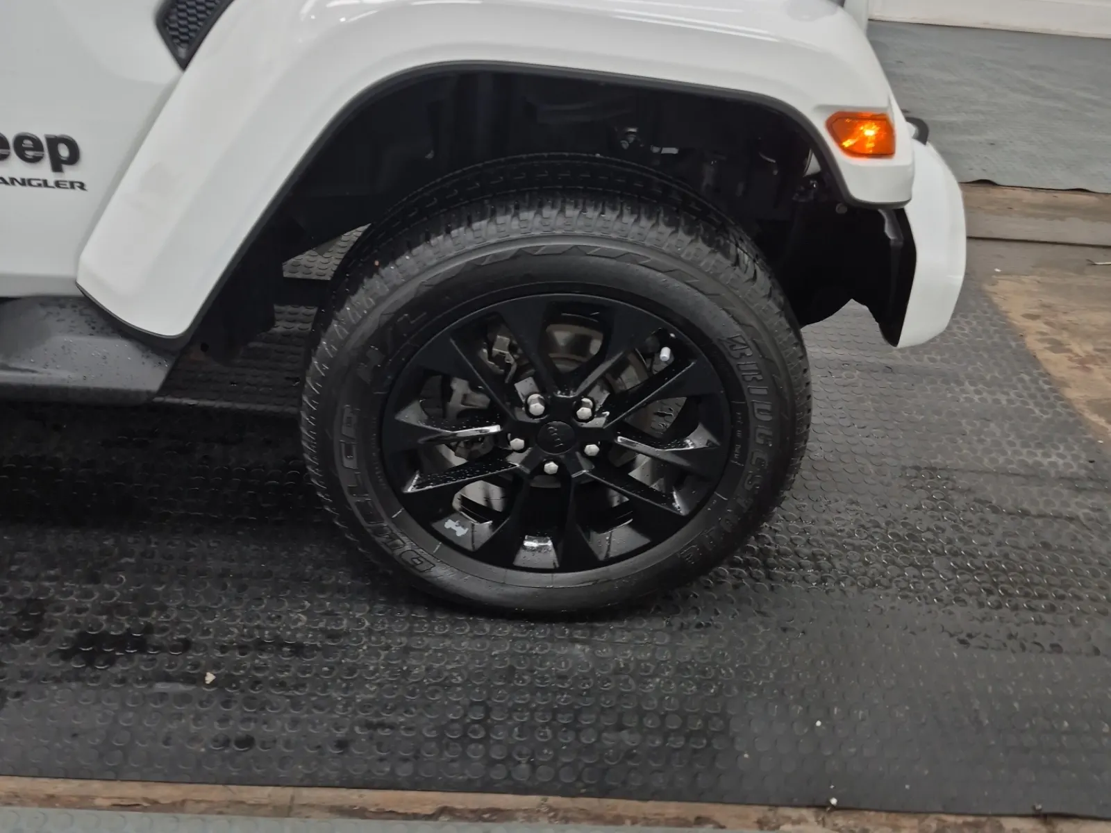 Right Front Wheel/Tire Photo