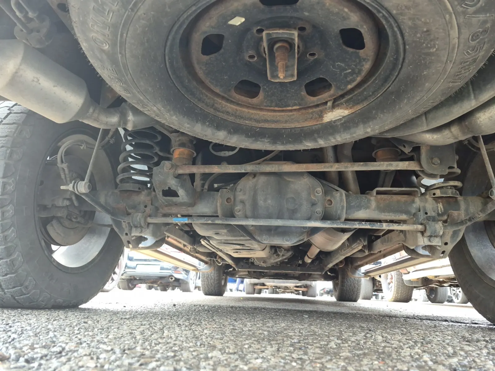 Undercarriage - Rear Photo
