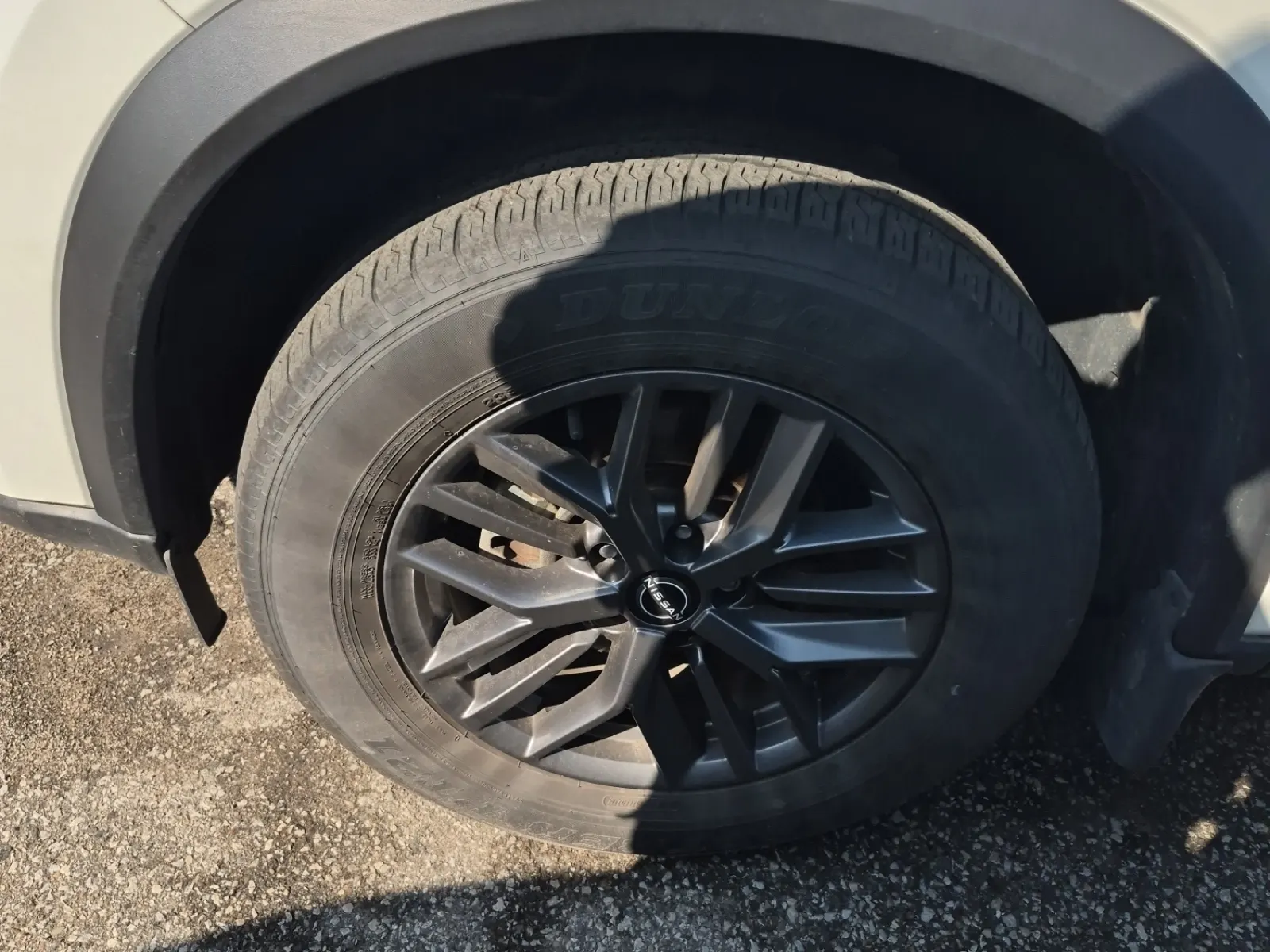 Front driver wheel/tire photo