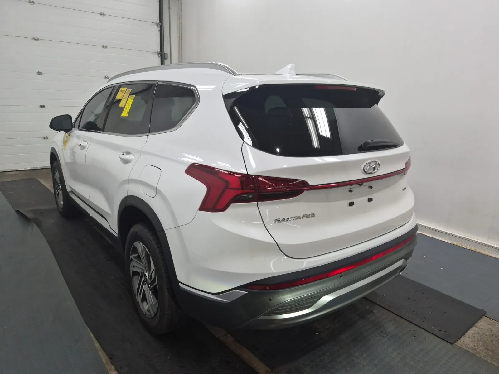 Driver Rear 3/4 Photo
