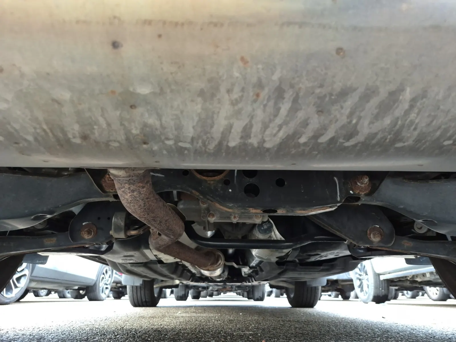 Undercarriage - Rear Photo