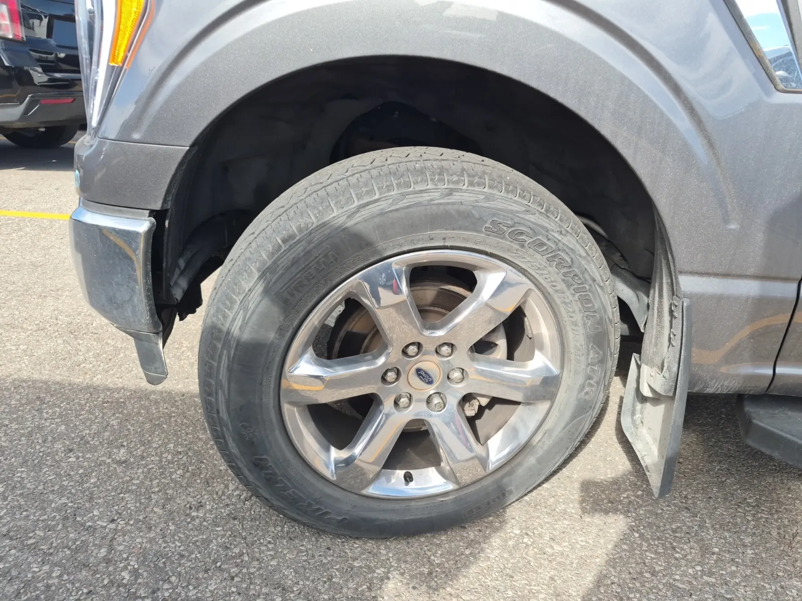 Front driver wheel/tire photo