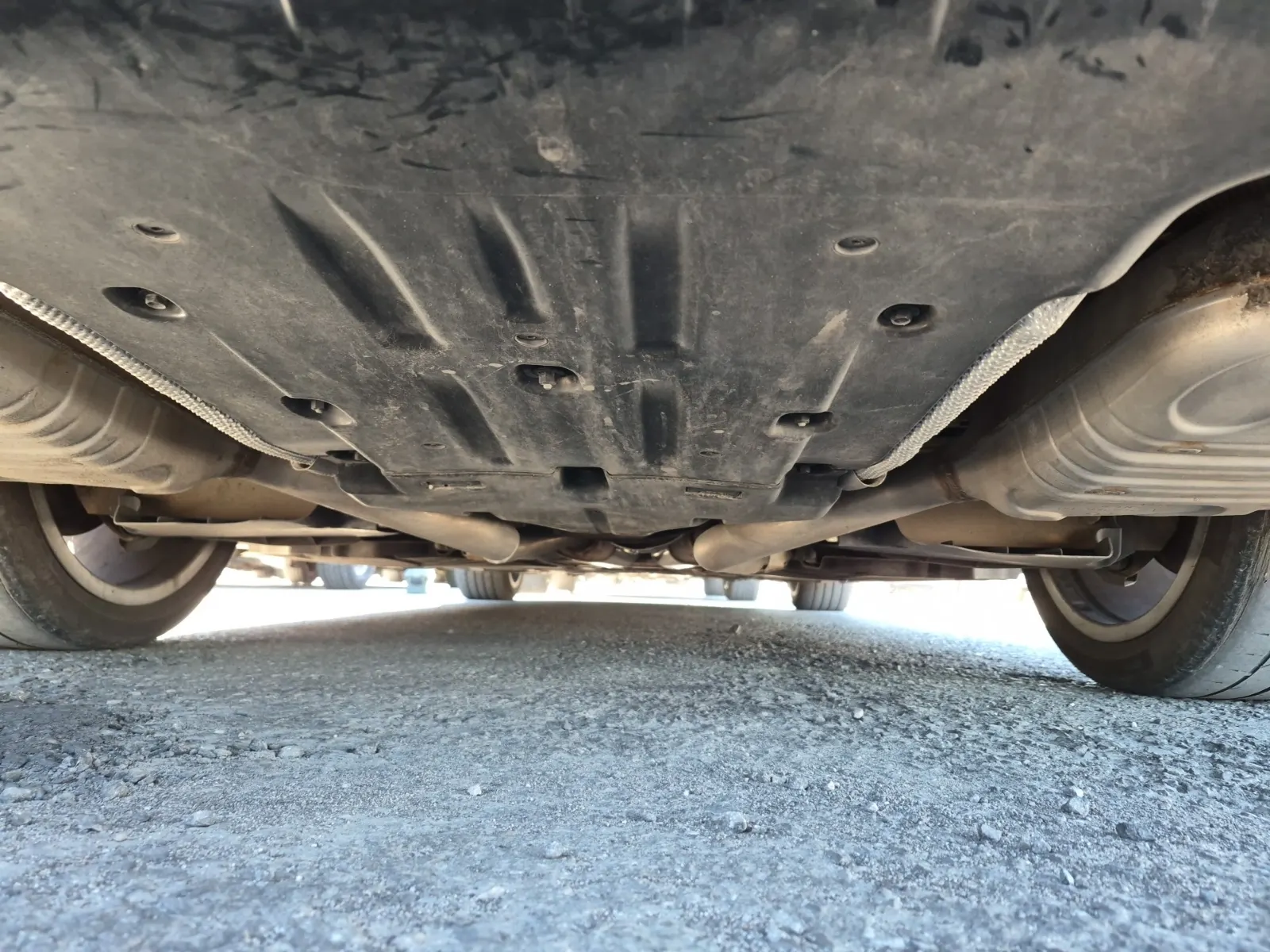 Undercarriage - Rear Photo