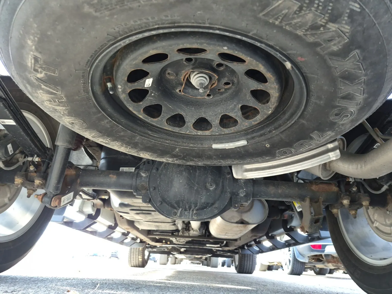 Undercarriage - Rear Photo