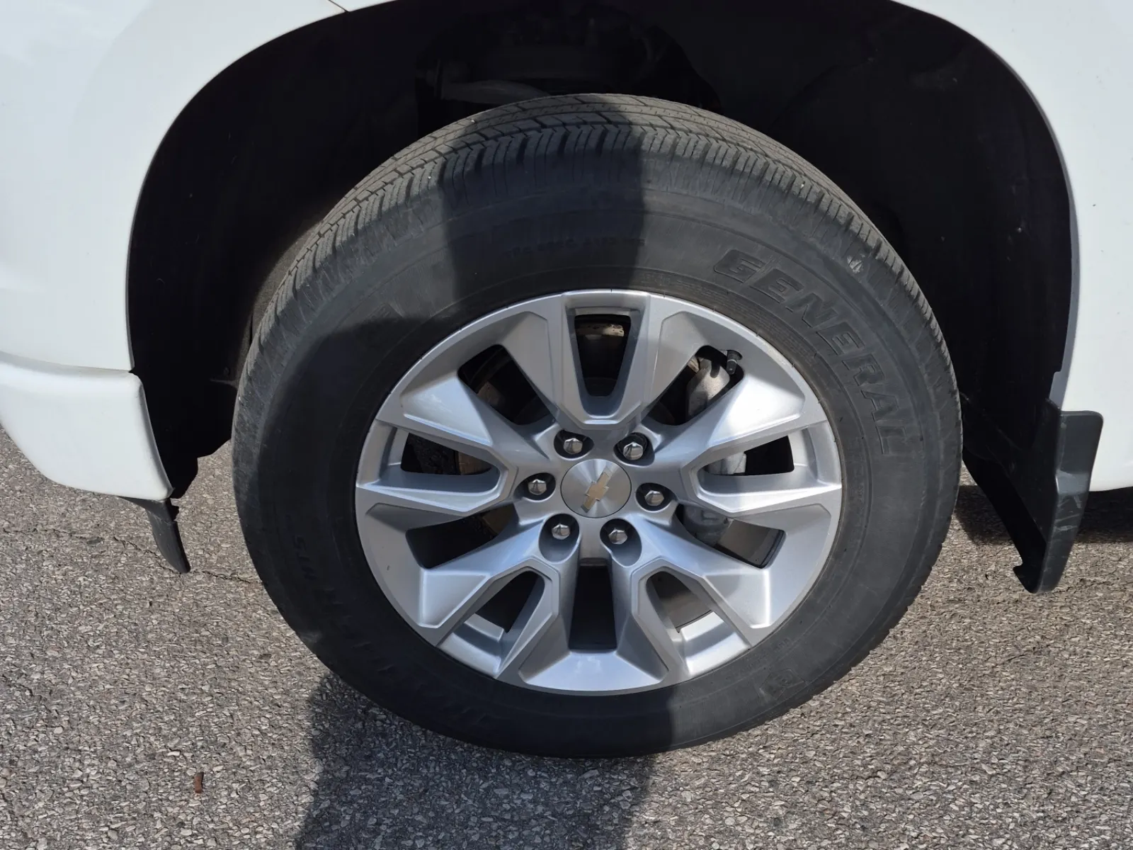 Front driver wheel/tire photo