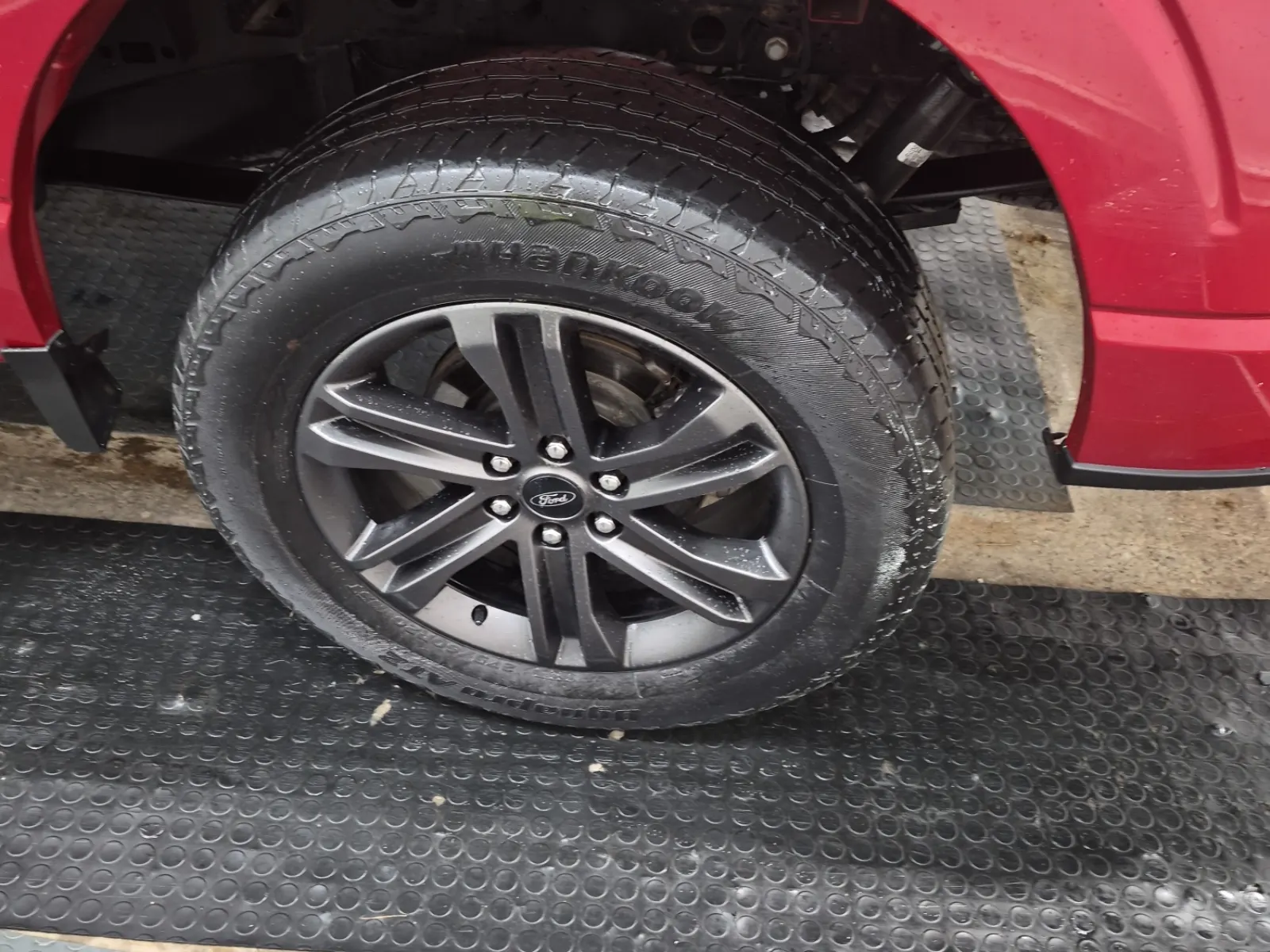 Left Rear Wheel/Tire Photo