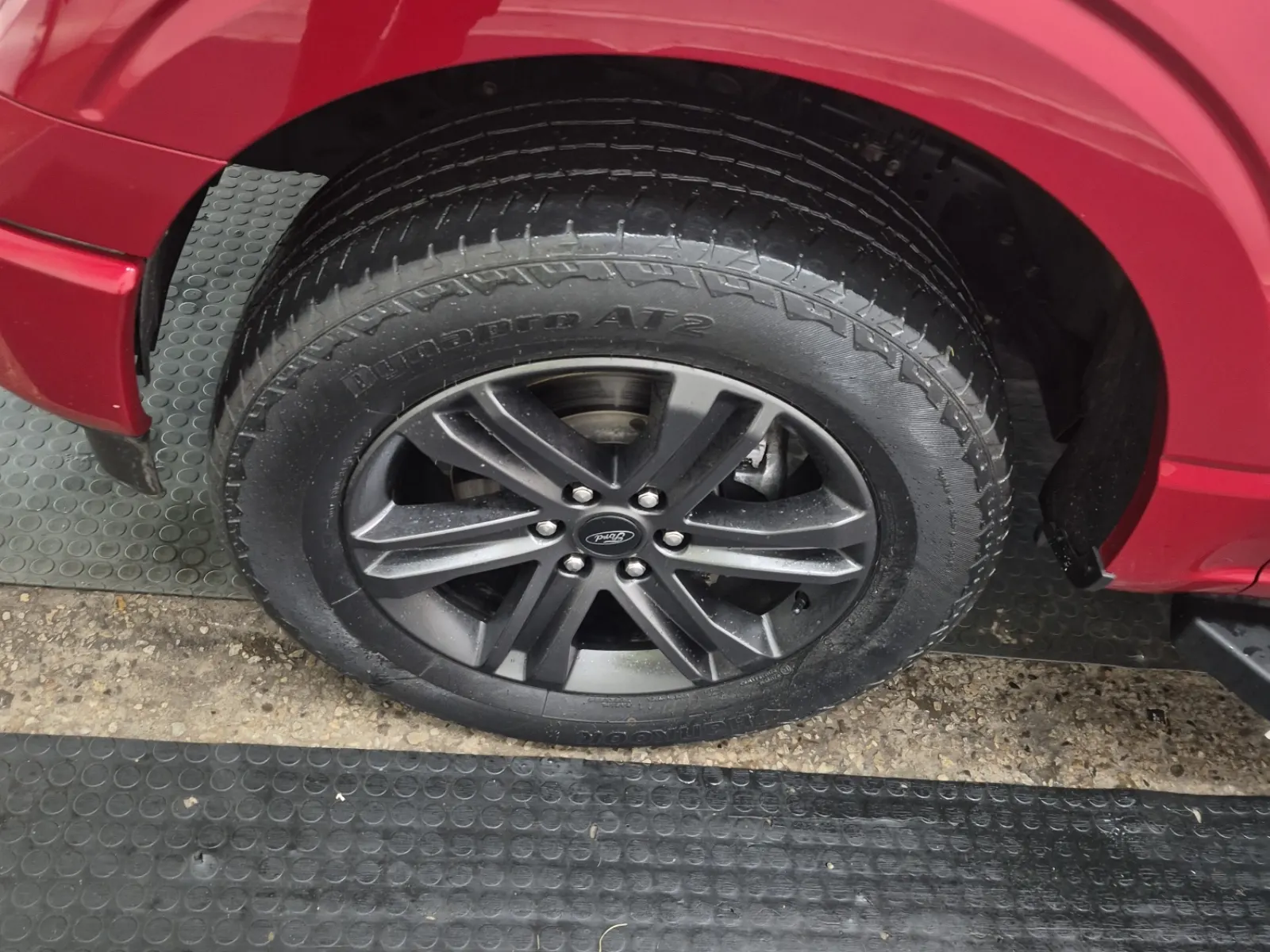 Front driver wheel/tire photo