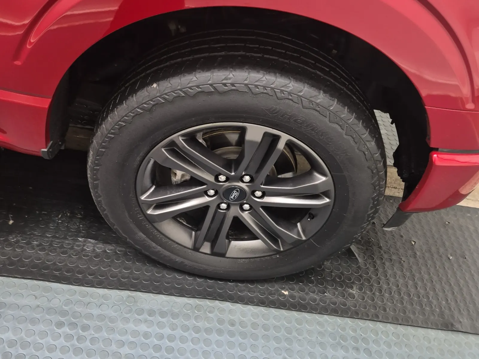 Right Front Wheel/Tire Photo