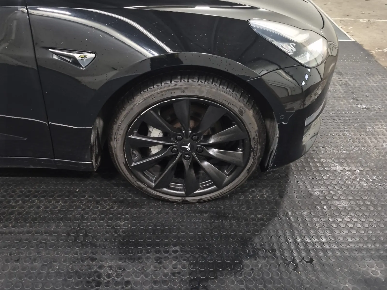 Right Front Wheel/Tire Photo