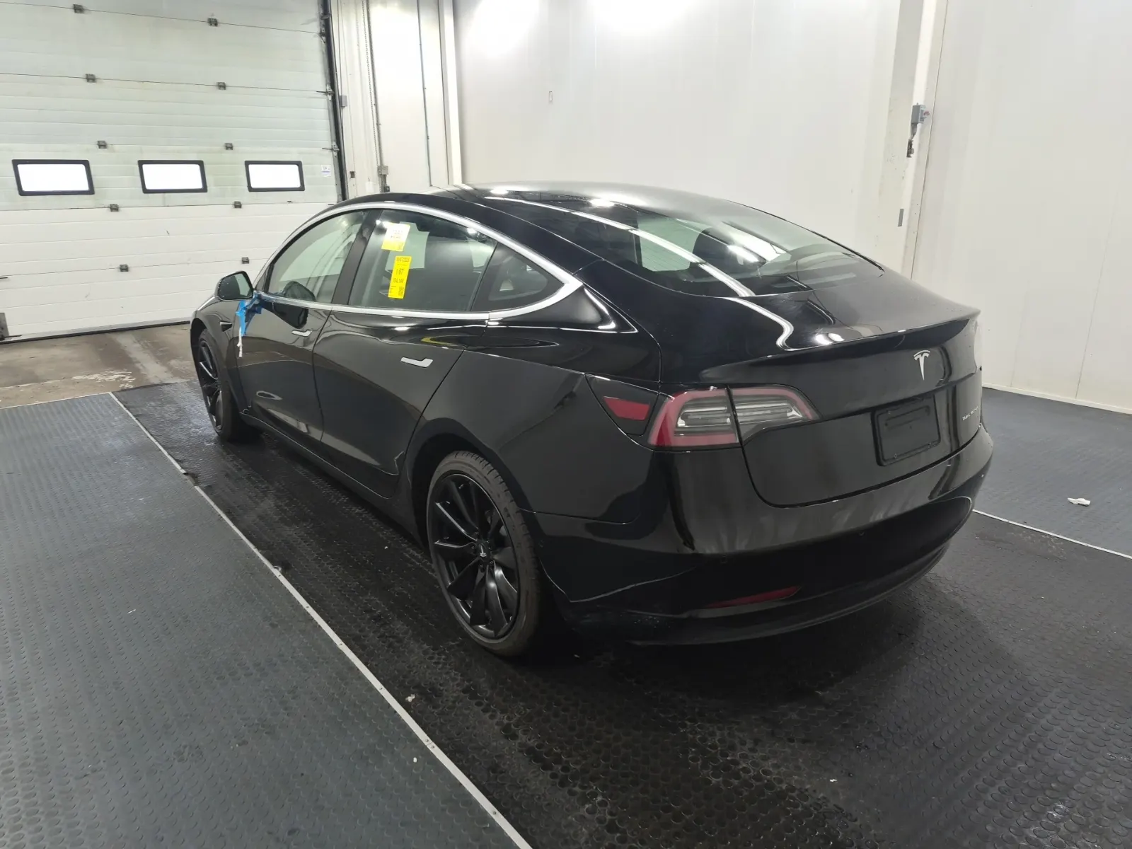 Driver Rear 3/4 Photo