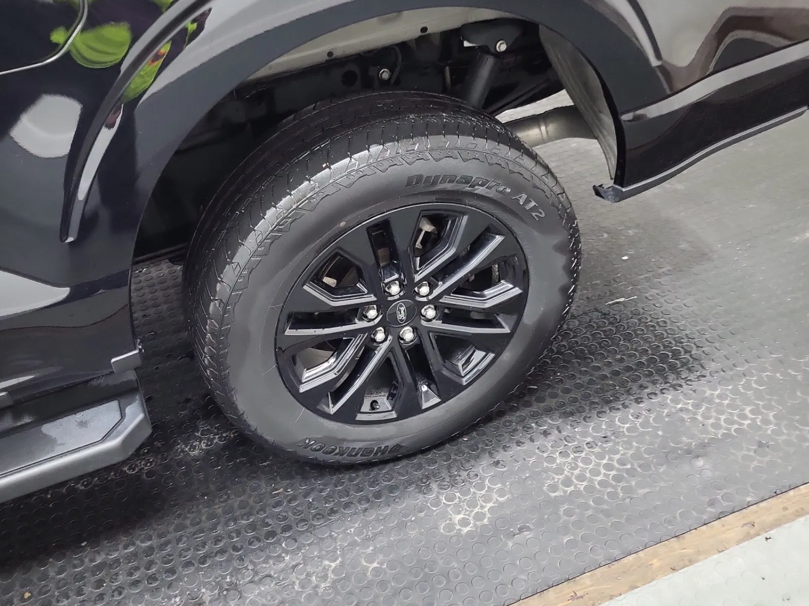 Left Rear Wheel/Tire Photo