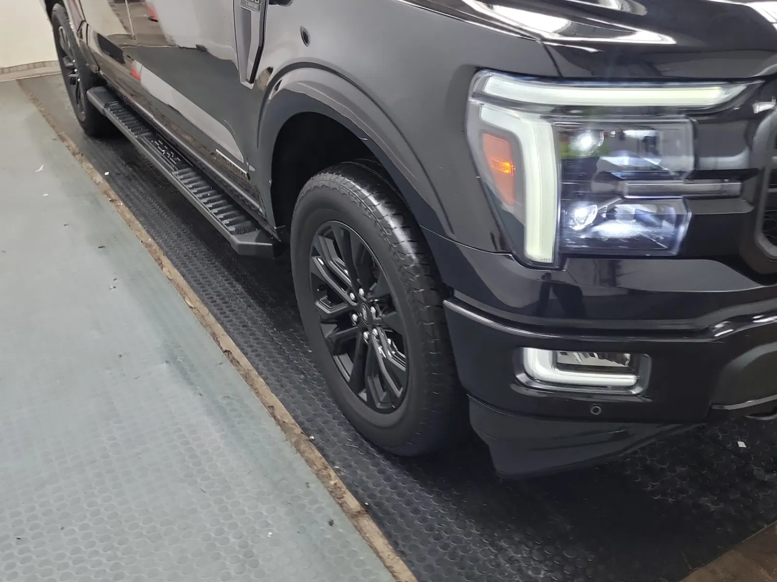 Right Front Wheel/Tire Photo
