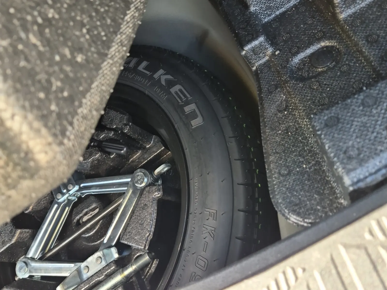 Spare Tire & Wheel Photo