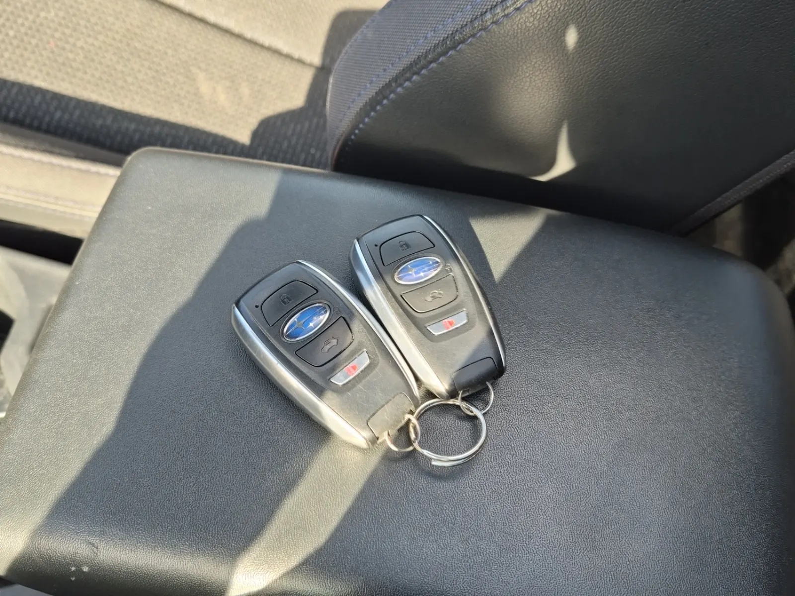 Keys/Fobs/Manual Photo