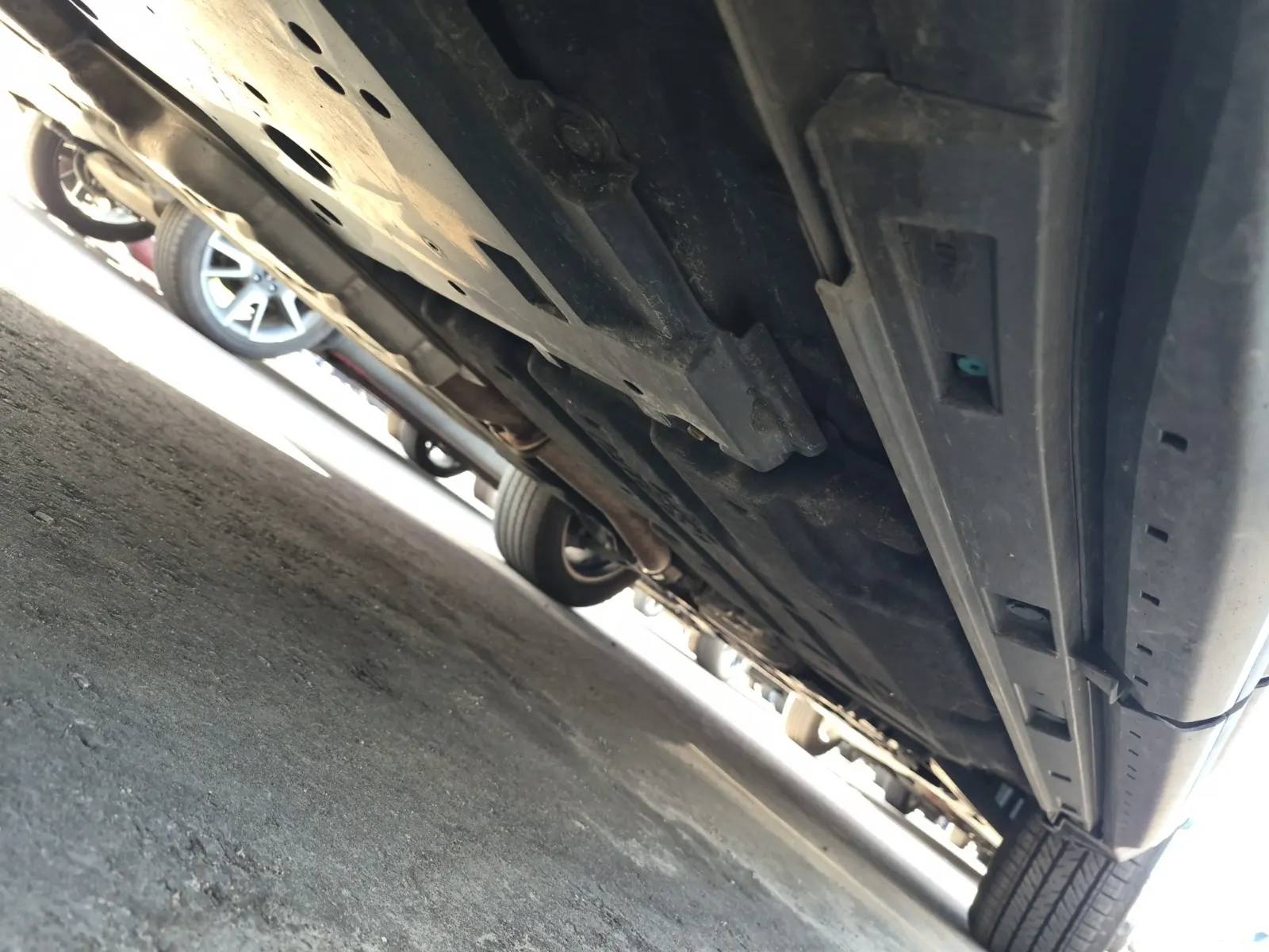 Undercarriage - Passenger Photo