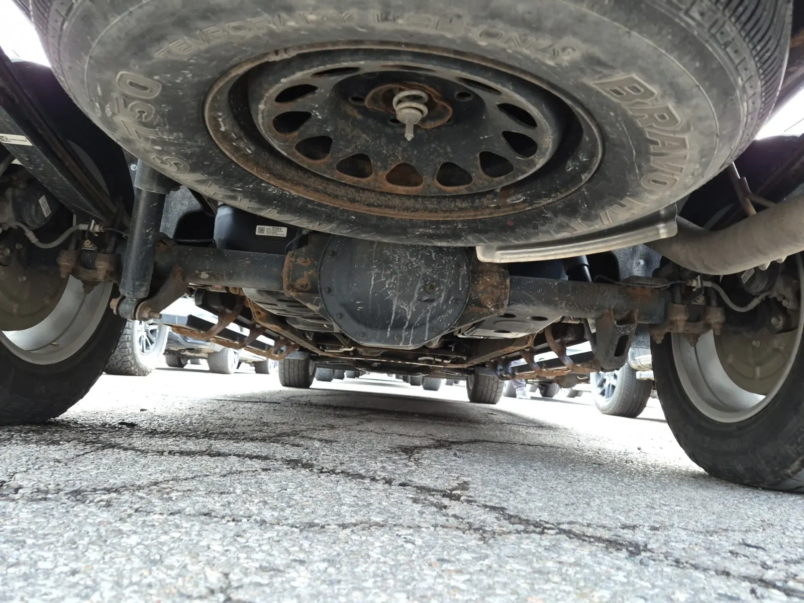 Undercarriage - Rear Photo