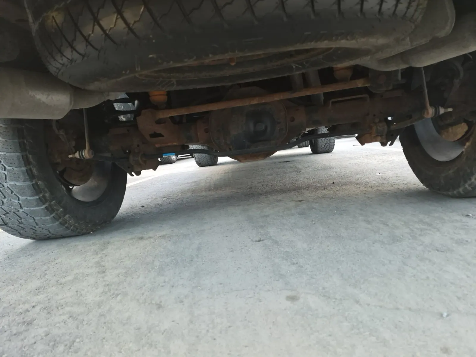 Undercarriage - Rear Photo