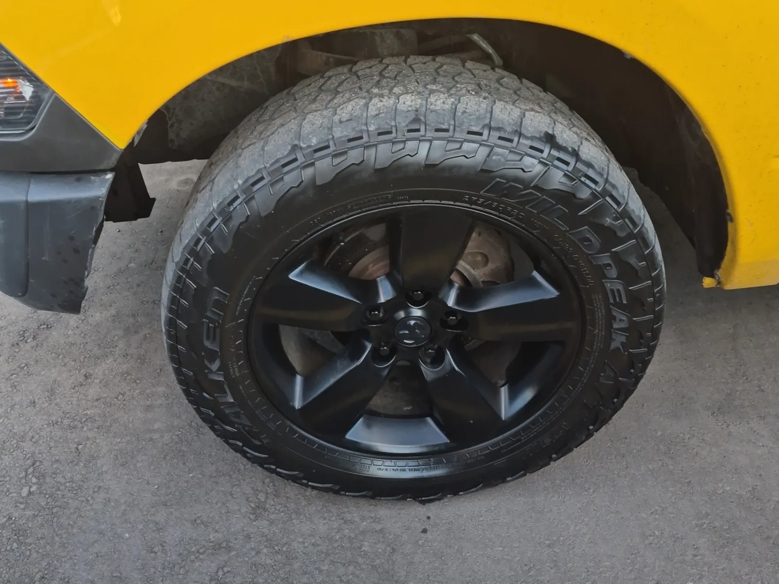 Front driver wheel/tire photo