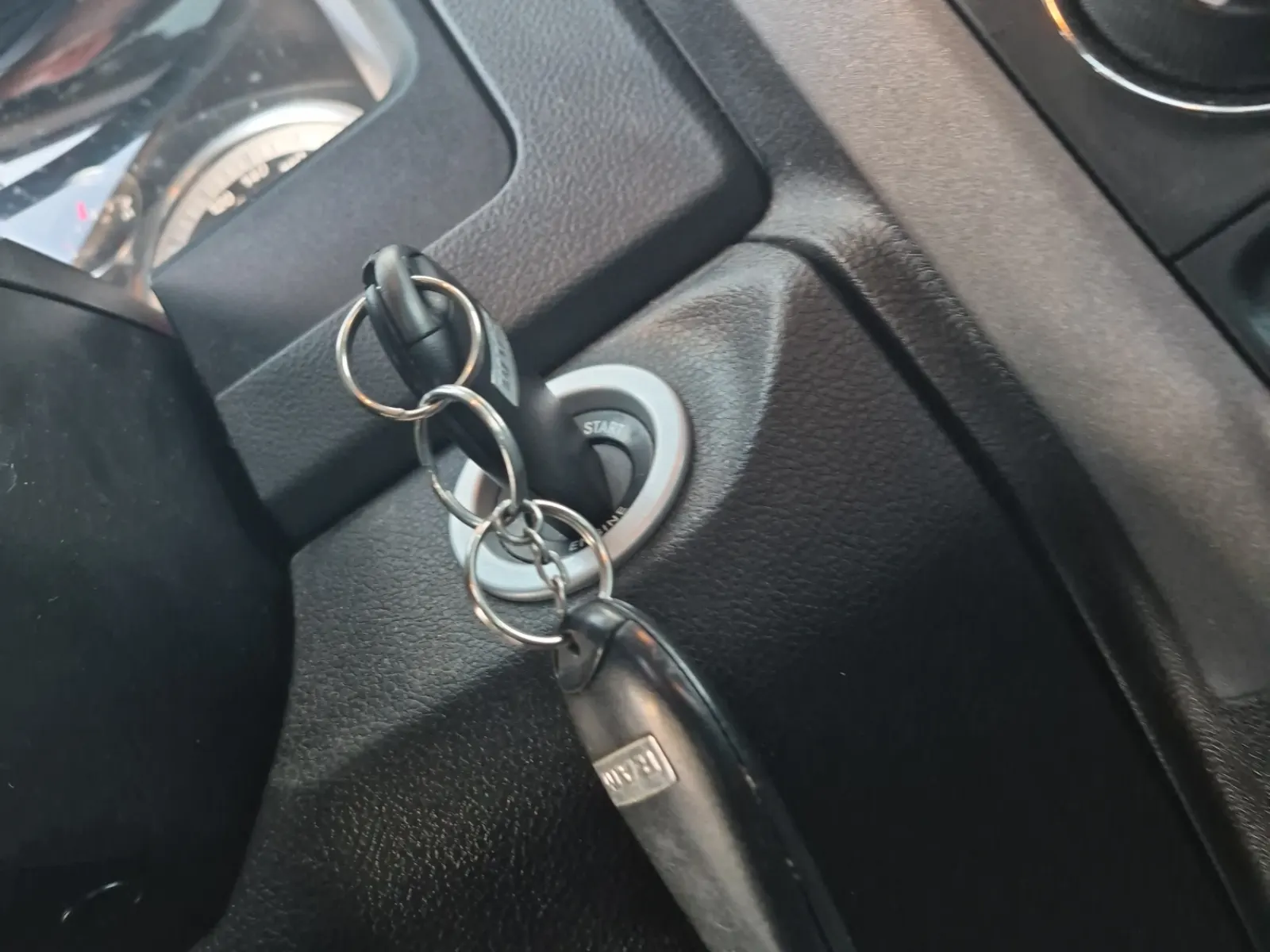Keys/Fobs/Manual Photo