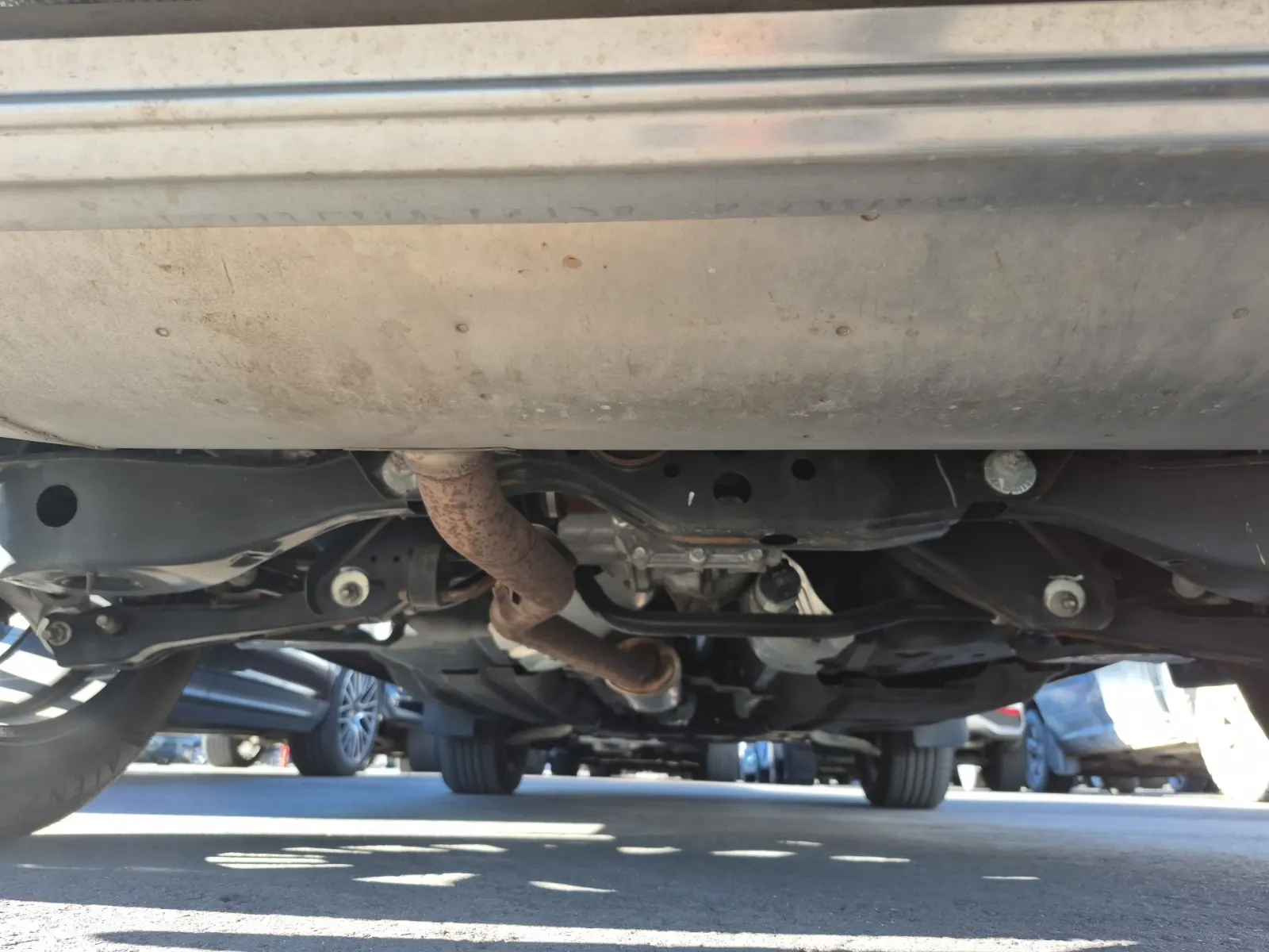Undercarriage - Rear Photo