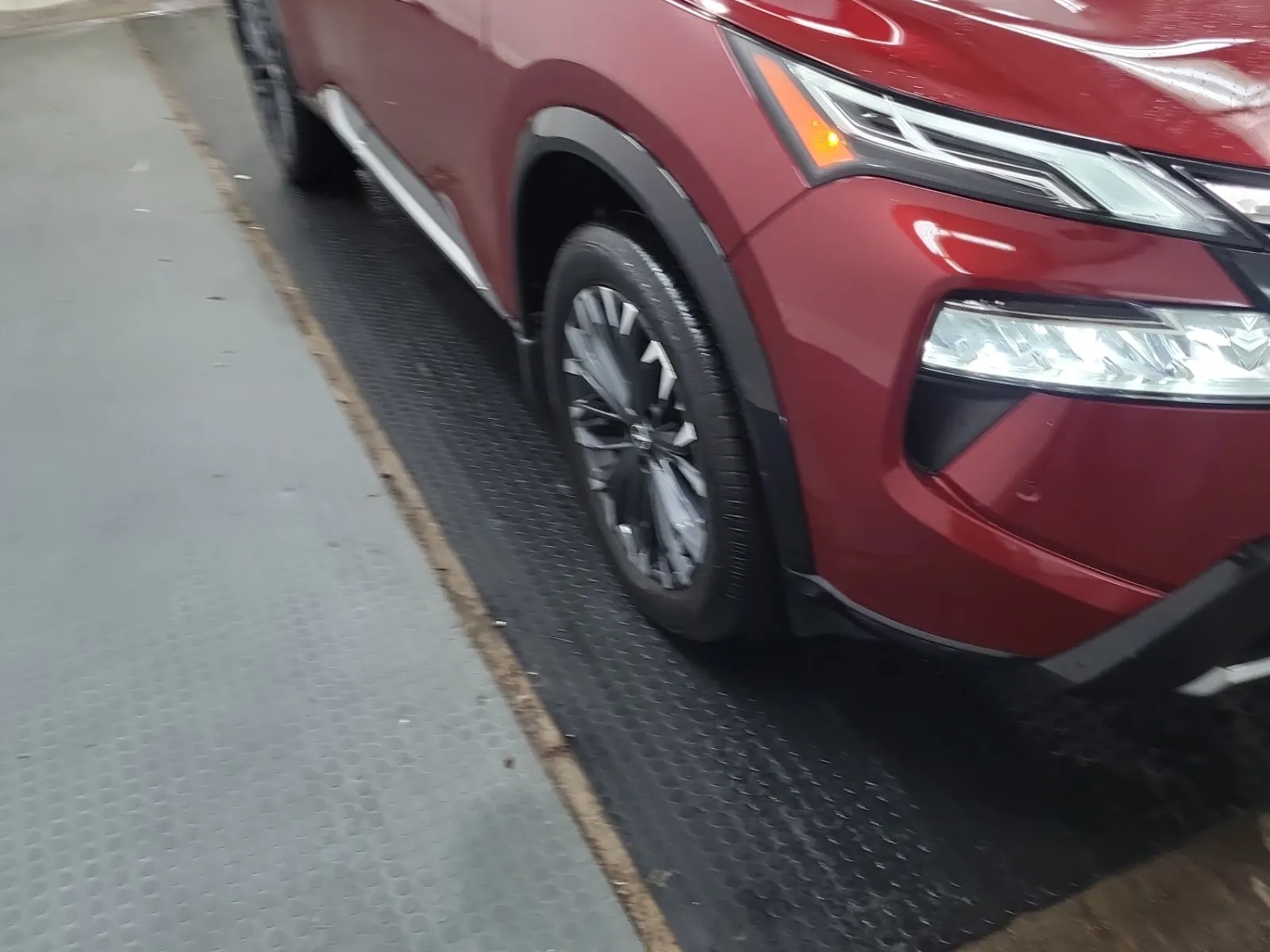 Right Front Wheel/Tire Photo