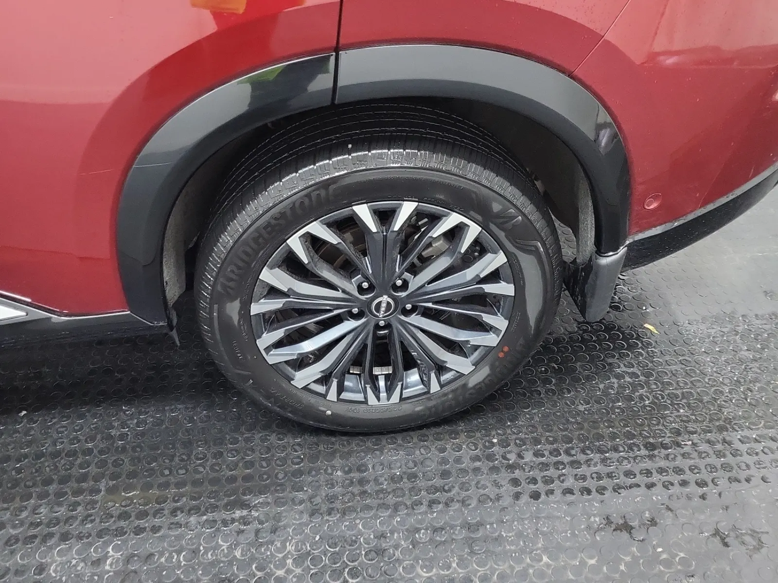 Left Rear Wheel/Tire Photo