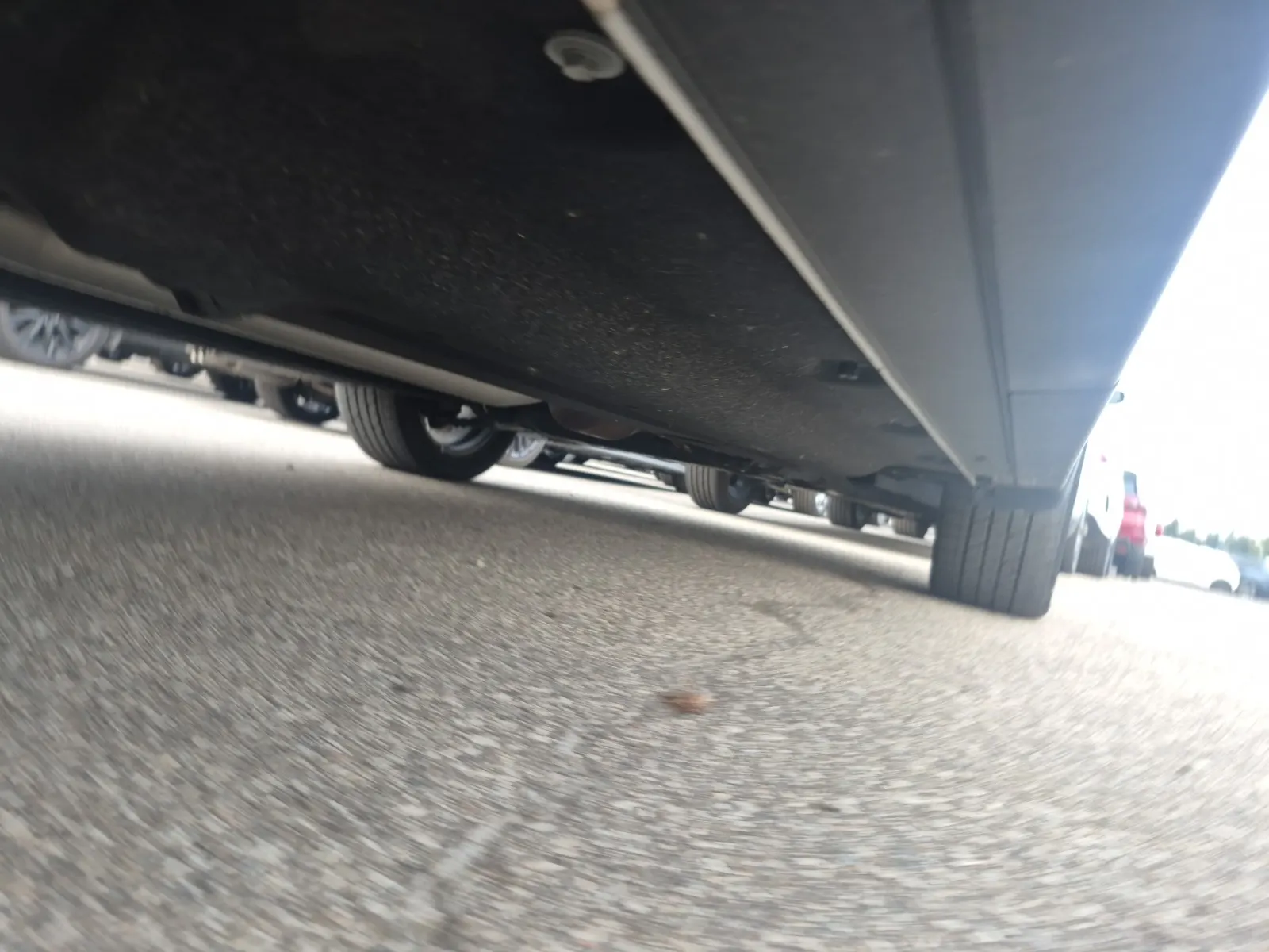 Undercarriage - Passenger Photo