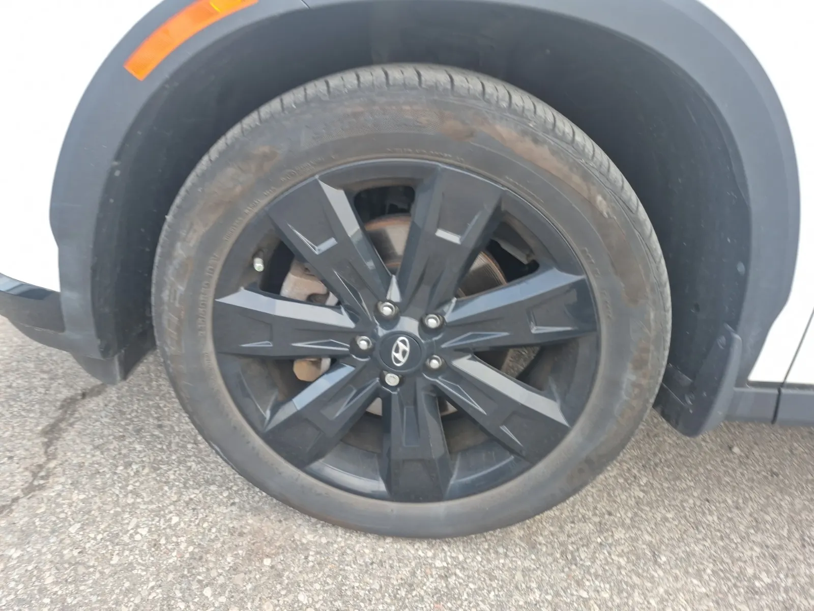 Front driver wheel/tire photo