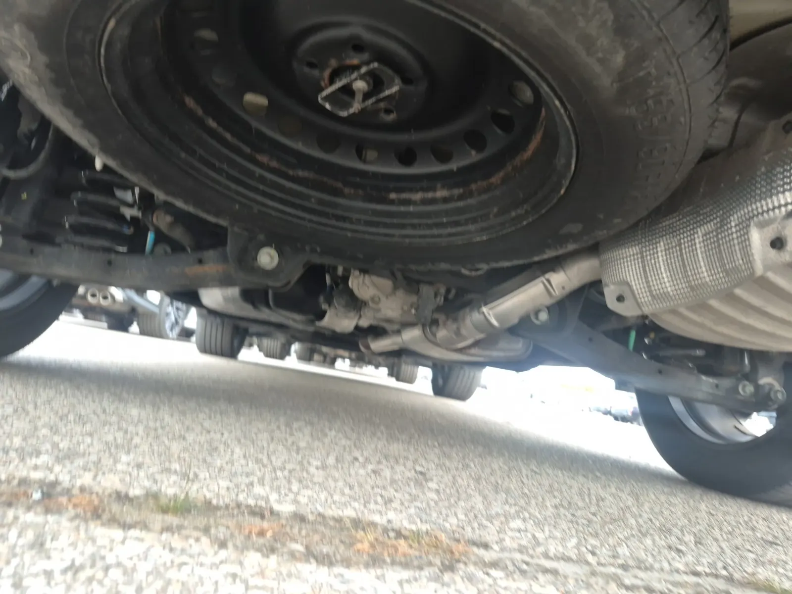 Undercarriage - Rear Photo