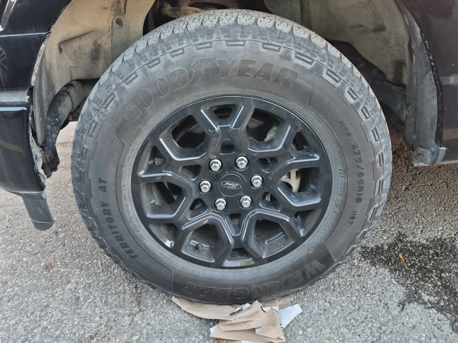 Front driver wheel/tire photo