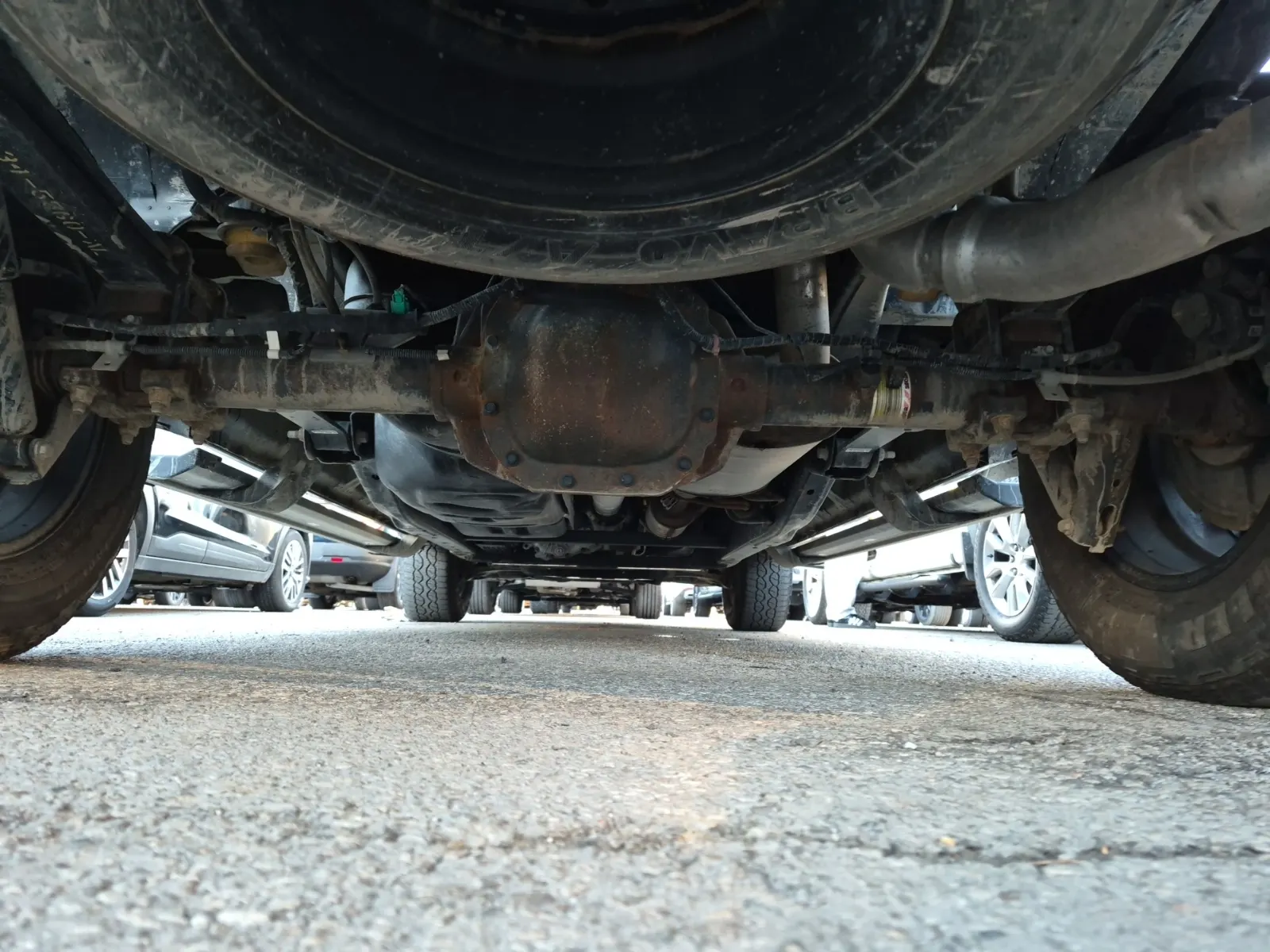 Undercarriage - Rear Photo