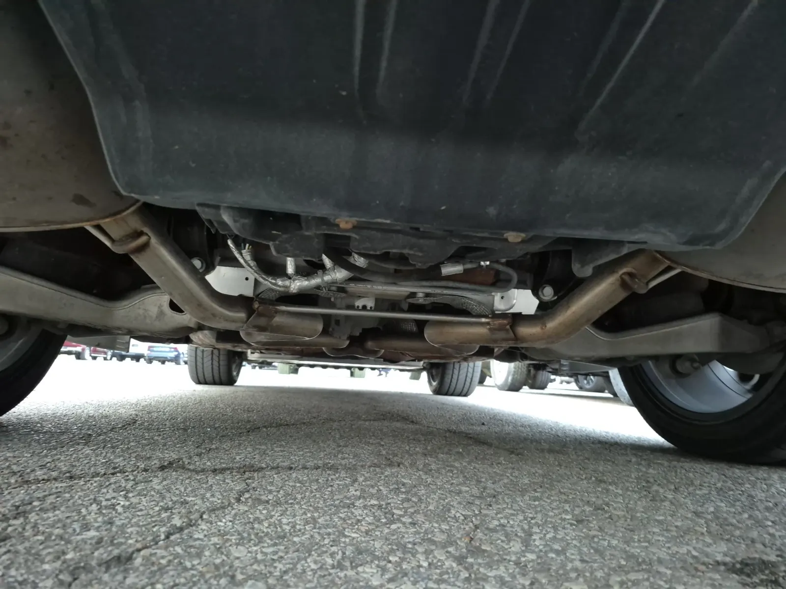 Undercarriage - Rear Photo