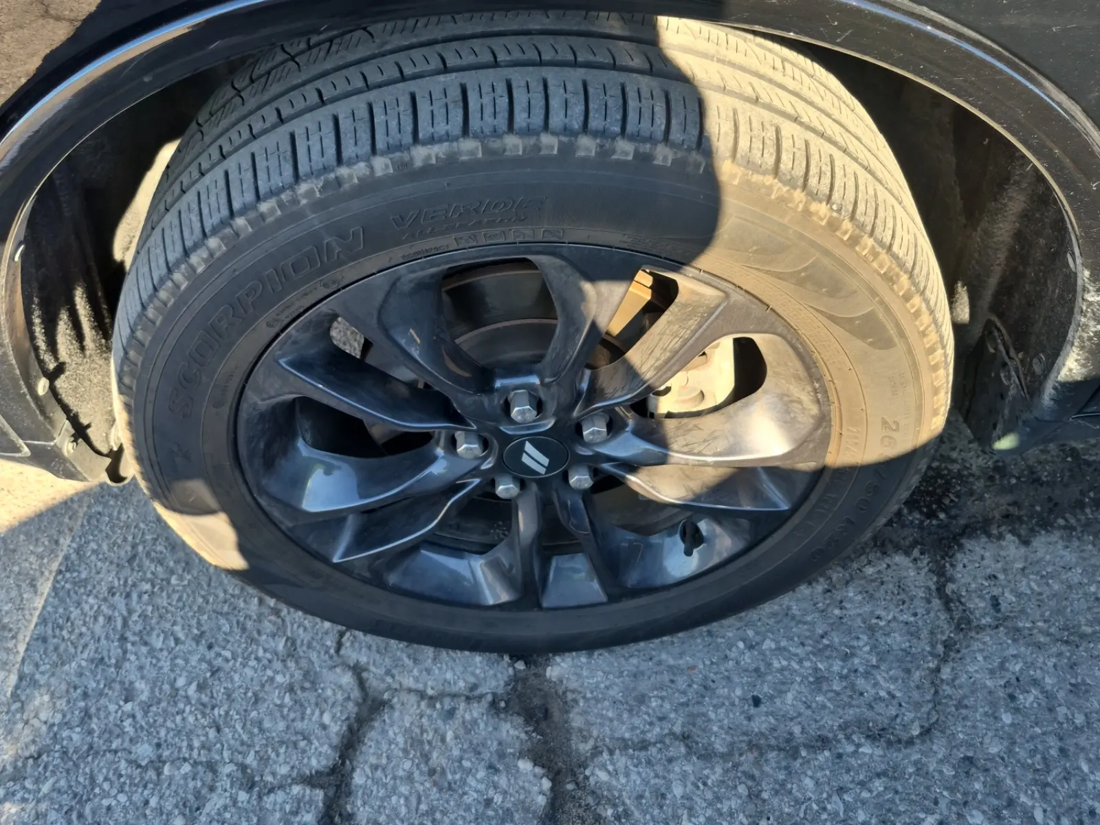 Front driver wheel/tire photo