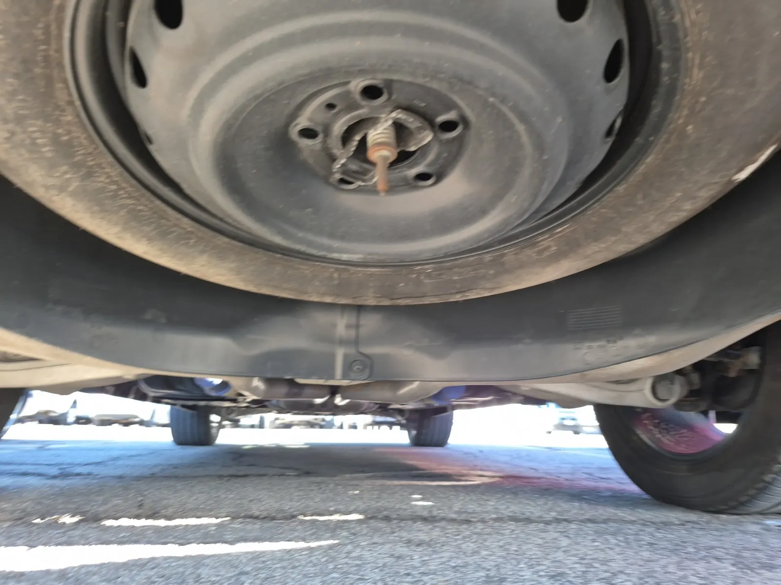 Undercarriage - Rear Photo