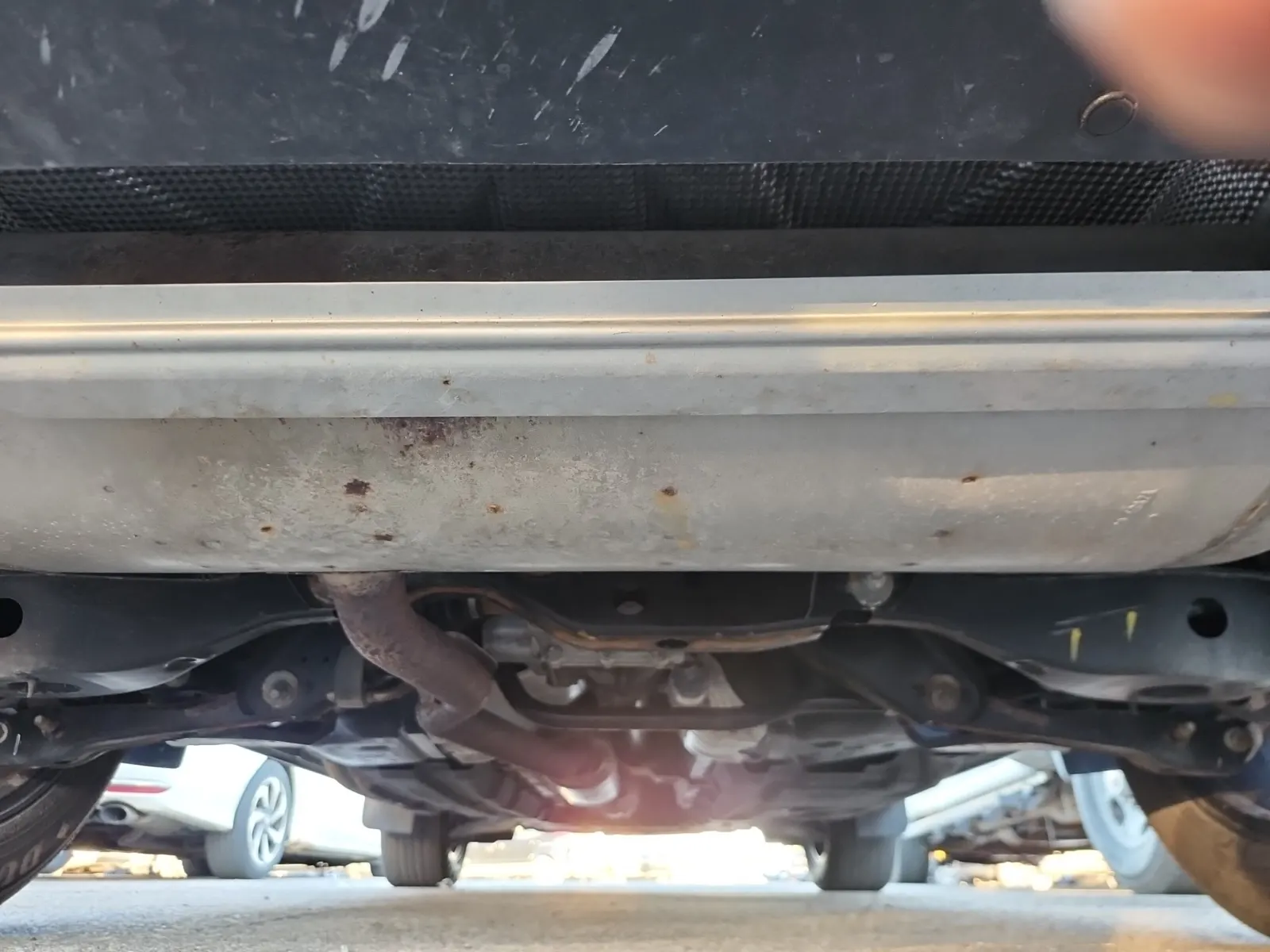 Undercarriage - Rear Photo