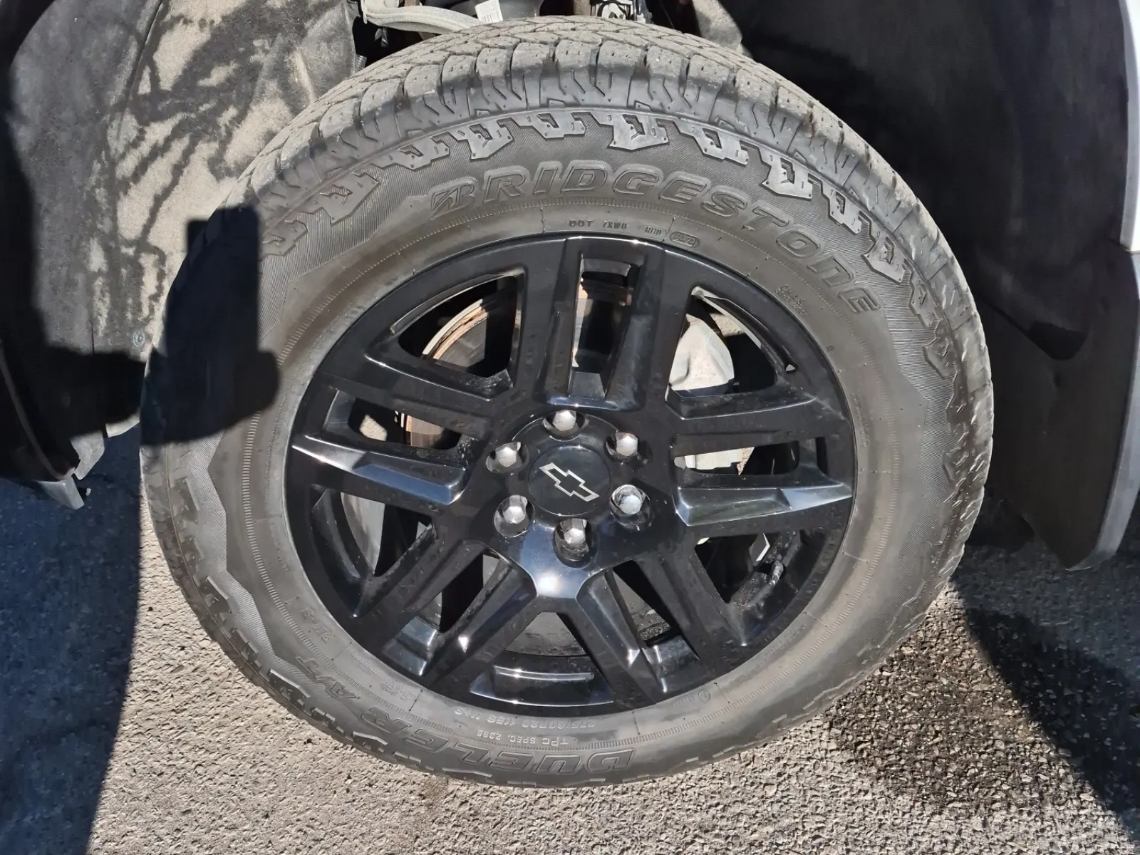 Front driver wheel/tire photo